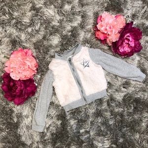 Pippa&Julie Grey and White Sweater Child size 3T